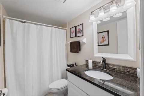 Condo in Bradenton, Florida, 2 bedrooms  № 1793171 - photo 24