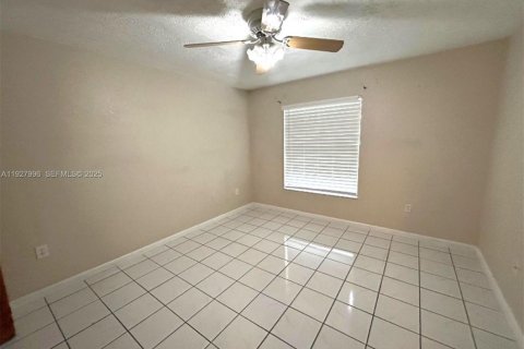 Villa ou maison à louer à Miami, Floride: 3 chambres, 161.93 m2 № 1987146 - photo 10
