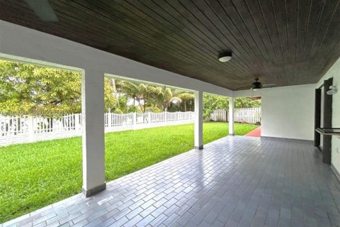 Villa ou maison à louer à Miami, Floride: 3 chambres, 161.93 m2 № 1987146 - photo 18