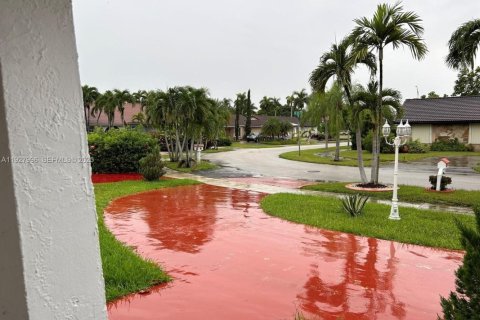 Villa ou maison à louer à Miami, Floride: 3 chambres, 161.93 m2 № 1987146 - photo 2