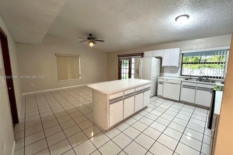Villa ou maison à louer à Miami, Floride: 3 chambres, 161.93 m2 № 1987146 - photo 6