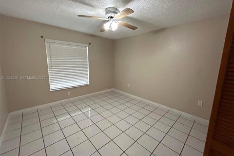 Villa ou maison à louer à Miami, Floride: 3 chambres, 161.93 m2 № 1987146 - photo 13