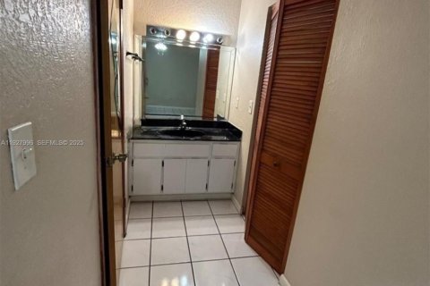 Villa ou maison à louer à Miami, Floride: 3 chambres, 161.93 m2 № 1987146 - photo 16