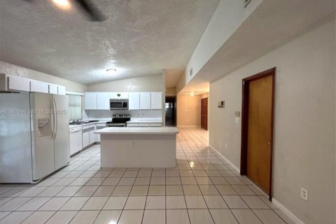 Villa ou maison à louer à Miami, Floride: 3 chambres, 161.93 m2 № 1987146 - photo 5