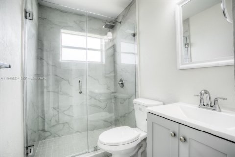 Casa en venta en Miami Gardens, Florida, 3 dormitorios, 111.95 m2 № 2002362 - foto 10