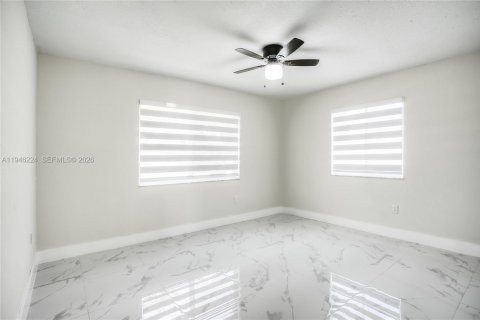 Casa en venta en Miami Gardens, Florida, 3 dormitorios, 111.95 m2 № 2002362 - foto 7