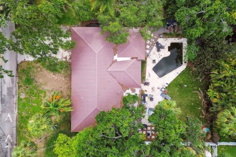 House in Tampa, Florida 4 bedrooms, 159.98 sq.m. № 1803244 - photo 2
