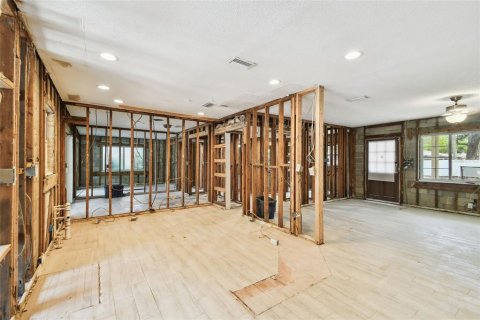 House in Tampa, Florida 4 bedrooms, 159.98 sq.m. № 1803244 - photo 11