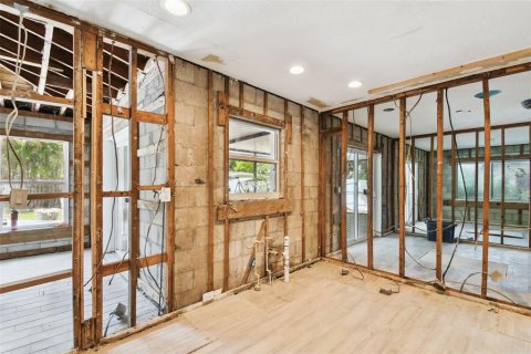 House in Tampa, Florida 4 bedrooms, 159.98 sq.m. № 1803244 - photo 12