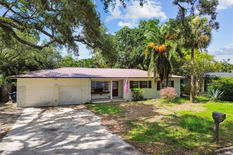 House in Tampa, Florida 4 bedrooms, 159.98 sq.m. № 1803244 - photo 1