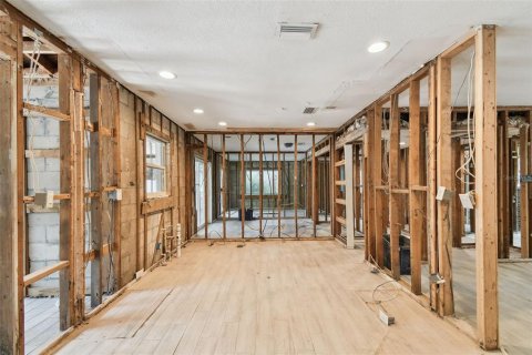 House in Tampa, Florida 4 bedrooms, 159.98 sq.m. № 1803244 - photo 10