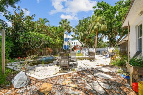House in Tampa, Florida 4 bedrooms, 159.98 sq.m. № 1803244 - photo 4