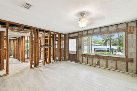 House in Tampa, Florida 4 bedrooms, 159.98 sq.m. № 1803244 - photo 6