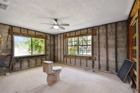 House in Tampa, Florida 4 bedrooms, 159.98 sq.m. № 1803244 - photo 25