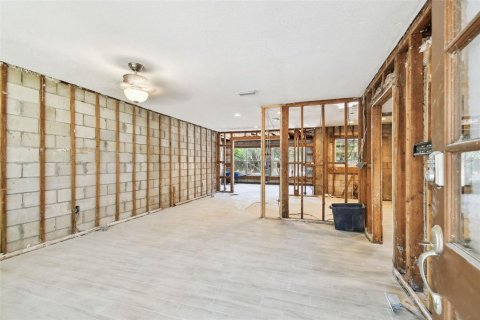 House in Tampa, Florida 4 bedrooms, 159.98 sq.m. № 1803244 - photo 8