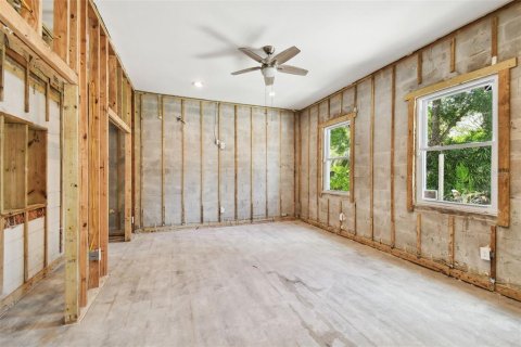 House in Tampa, Florida 4 bedrooms, 159.98 sq.m. № 1803244 - photo 16