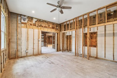 House in Tampa, Florida 4 bedrooms, 159.98 sq.m. № 1803244 - photo 18