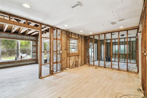 House in Tampa, Florida 4 bedrooms, 159.98 sq.m. № 1803244 - photo 9