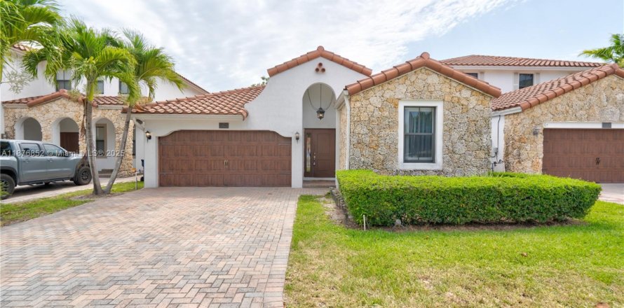 House in Miami, Florida 3 bedrooms, 142.51 sq.m. № 1929459