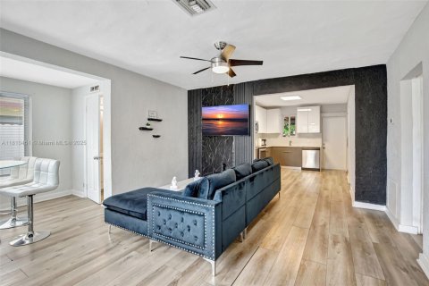 House in Miramar, Florida 3 bedrooms, 98.1 sq.m. № 1752611 - photo 7