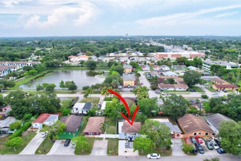 House in Miramar, Florida 3 bedrooms, 98.1 sq.m. № 1752611 - photo 28