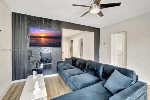 House in Miramar, Florida 3 bedrooms, 98.1 sq.m. № 1752611 - photo 8