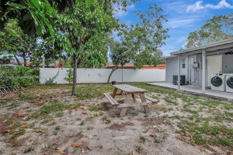 House in Miramar, Florida 3 bedrooms, 98.1 sq.m. № 1752611 - photo 25