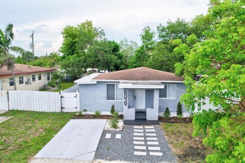 House in Miramar, Florida 3 bedrooms, 98.1 sq.m. № 1752611 - photo 1