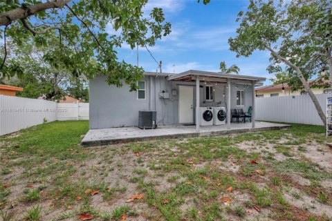 House in Miramar, Florida 3 bedrooms, 98.1 sq.m. № 1752611 - photo 26