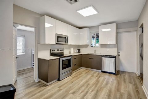 House in Miramar, Florida 3 bedrooms, 98.1 sq.m. № 1752611 - photo 3