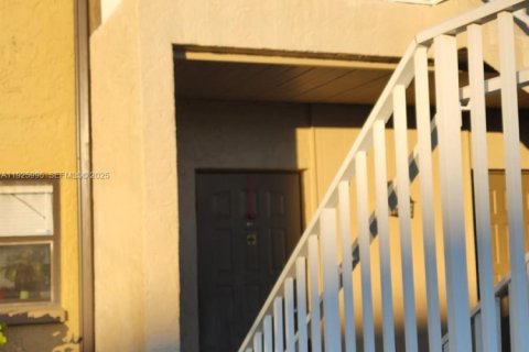 Copropriété à vendre à Fort Myers, Floride: 2 chambres № 1985900 - photo 1