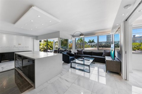 Condominio en venta en Miami Beach, Florida, 2 dormitorios, 119.19 m2 № 1731185 - foto 3
