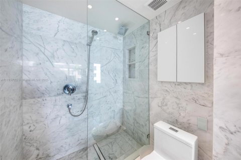 Condominio en venta en Miami Beach, Florida, 2 dormitorios, 119.19 m2 № 1731185 - foto 17