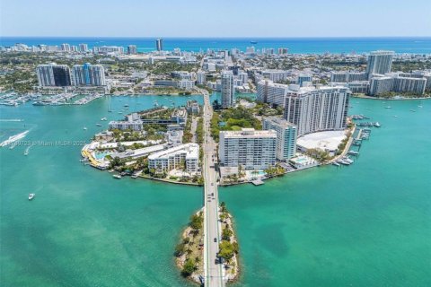 Condominio en venta en Miami Beach, Florida, 2 dormitorios, 119.19 m2 № 1731185 - foto 1