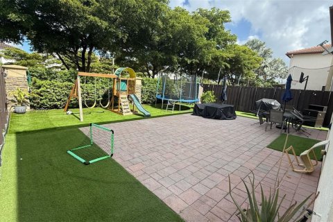 Villa ou maison à louer à Doral, Floride: 4 chambres, 236.71 m2 № 1923149 - photo 5