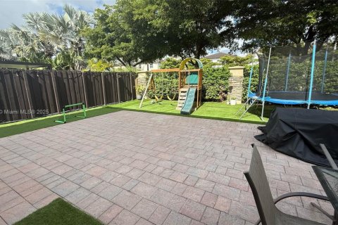 Casa en alquiler en Doral, Florida, 4 dormitorios, 236.71 m2 № 1923149 - foto 3