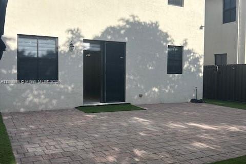 Casa en alquiler en Doral, Florida, 4 dormitorios, 236.71 m2 № 1923149 - foto 4
