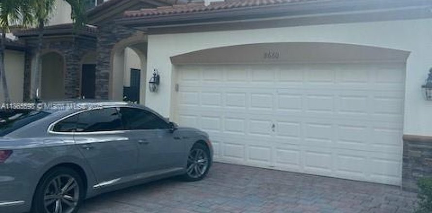 Villa ou maison à Doral, Floride 4 chambres, 236.71 m2 № 1923149