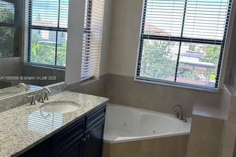 Villa ou maison à louer à Doral, Floride: 4 chambres, 236.71 m2 № 1923149 - photo 18