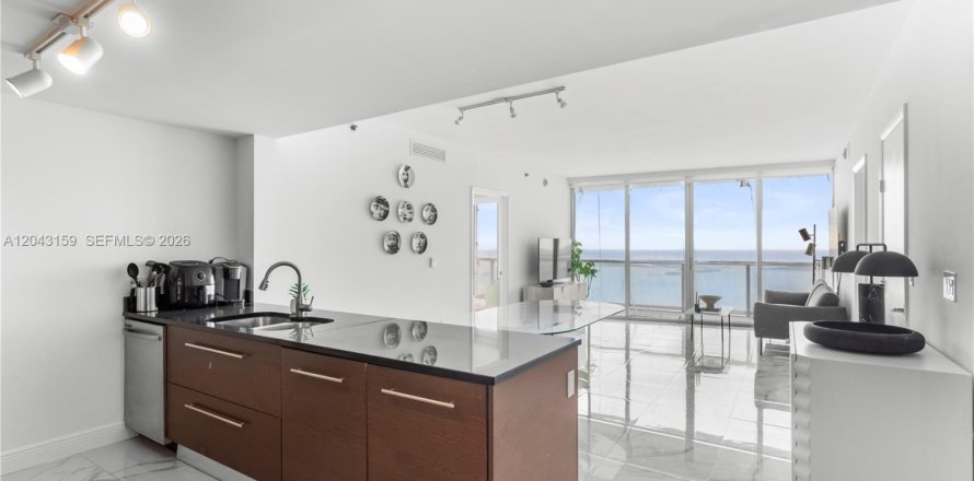 Condo in Miami, Florida, 2 bedrooms  № 2252475