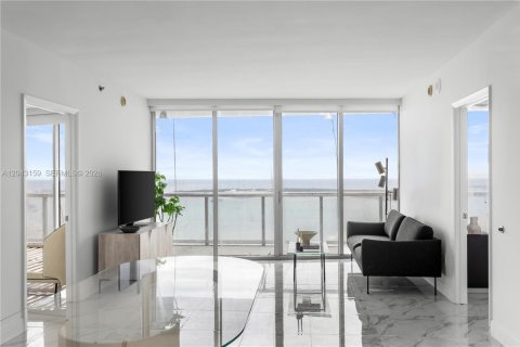 Condo in Miami, Florida, 2 bedrooms  № 2252475 - photo 6