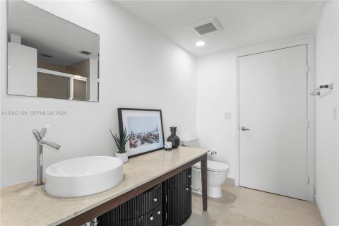 Condo in Miami, Florida, 2 bedrooms № 2252475 - photo 14