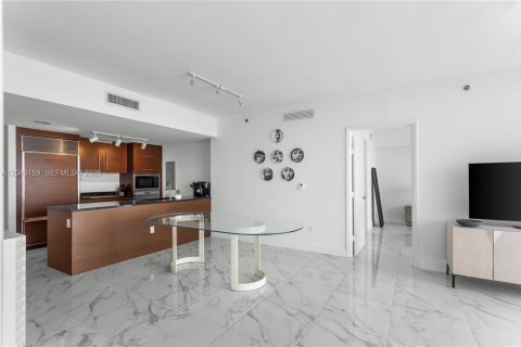 Condo in Miami, Florida, 2 bedrooms  № 2252475 - photo 10