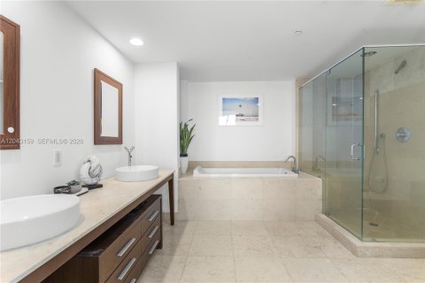 Condo in Miami, Florida, 2 bedrooms № 2252475 - photo 19
