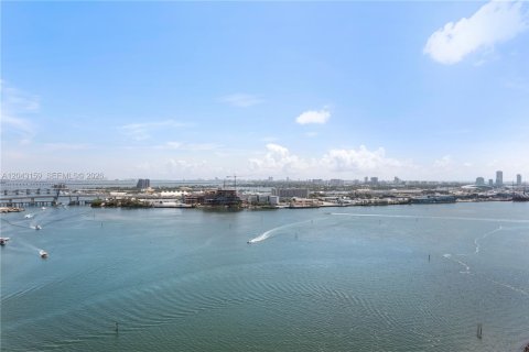 Condo in Miami, Florida, 2 bedrooms № 2252475 - photo 22
