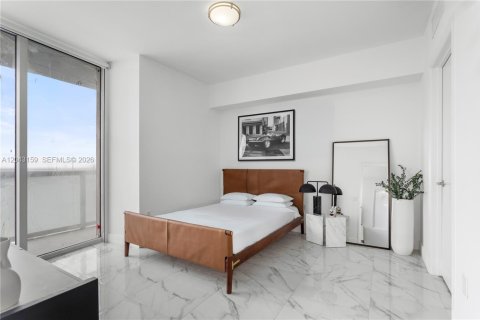 Condo in Miami, Florida, 2 bedrooms № 2252475 - photo 12