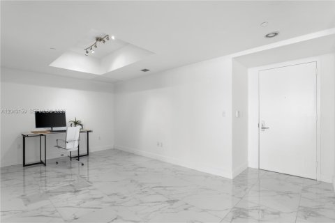 Condo in Miami, Florida, 2 bedrooms № 2252475 - photo 4