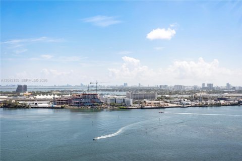 Condo in Miami, Florida, 2 bedrooms  № 2252475 - photo 23