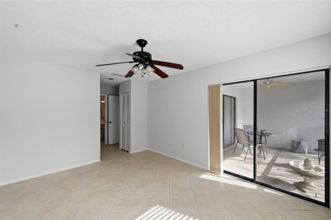 Condo in Sarasota, Florida, 2 bedrooms  № 2211632 - photo 11