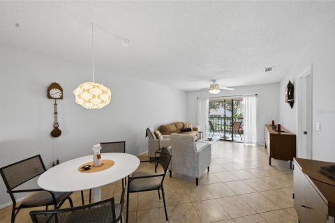 Condo in Sarasota, Florida, 2 bedrooms  № 2211632 - photo 8
